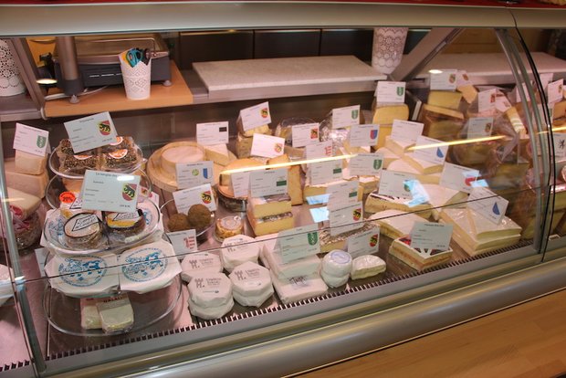 In der Chäsi Muri findet man auch ein umfangreiches Sortiment an Weichkäse. 