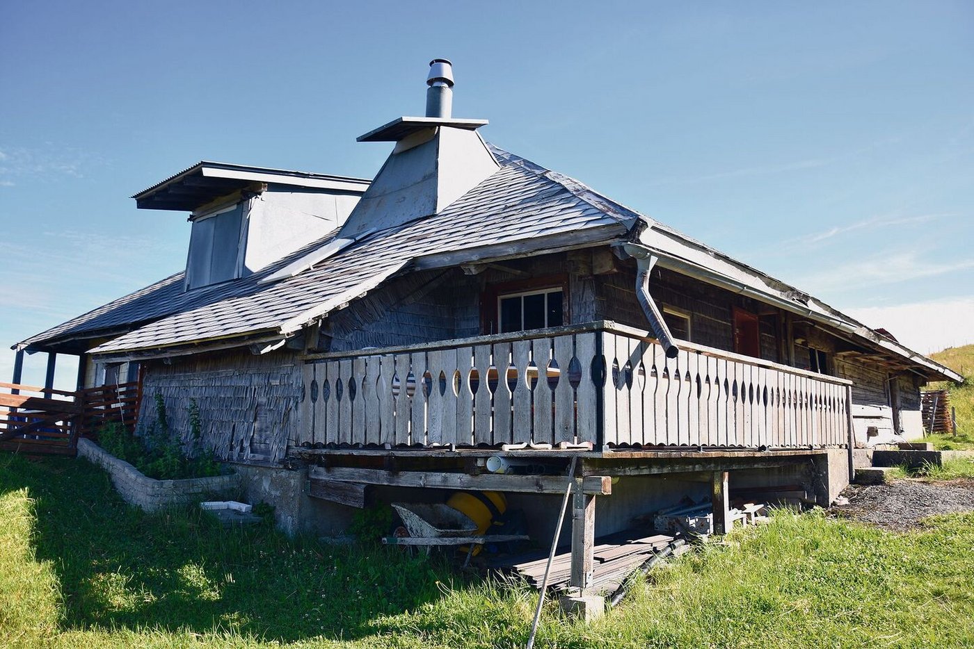 Eine typische Alphütte im Plasselb-Gebiet: Auf dem Bild ist die Alp Obere Baretta zu sehen.  