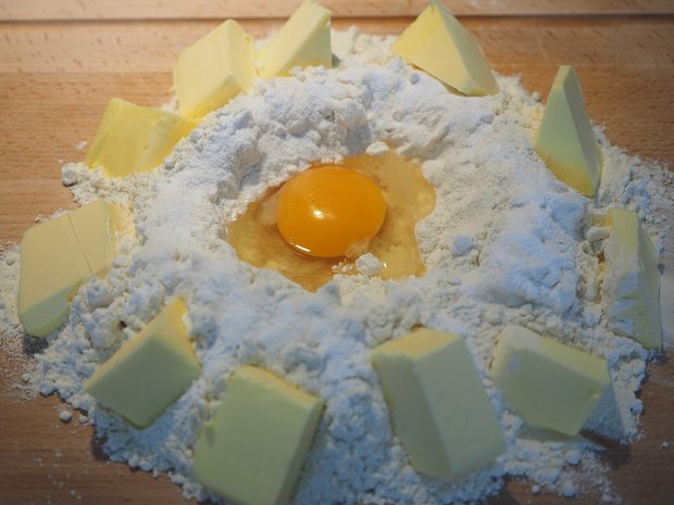 Je 2000 Tonnen Butter- und Konsumeierimporte zusätzlich bewilligt In der nahenden Vorweihnachtszeit wird in der Schweiz wieder vermehrt gebacken. Das treibt die Nachfrage nach Eiern und Butter in die Höhe. (Bild Pixabay)