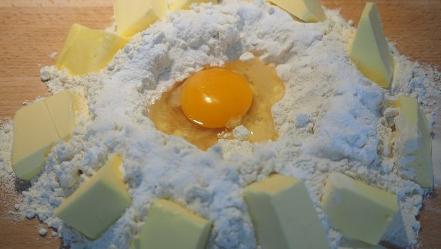In der nahenden Vorweihnachtszeit wird in der Schweiz wieder vermehrt gebacken. Das treibt die Nachfrage nach Eiern und Butter in die Höhe. (Bild Pixabay)