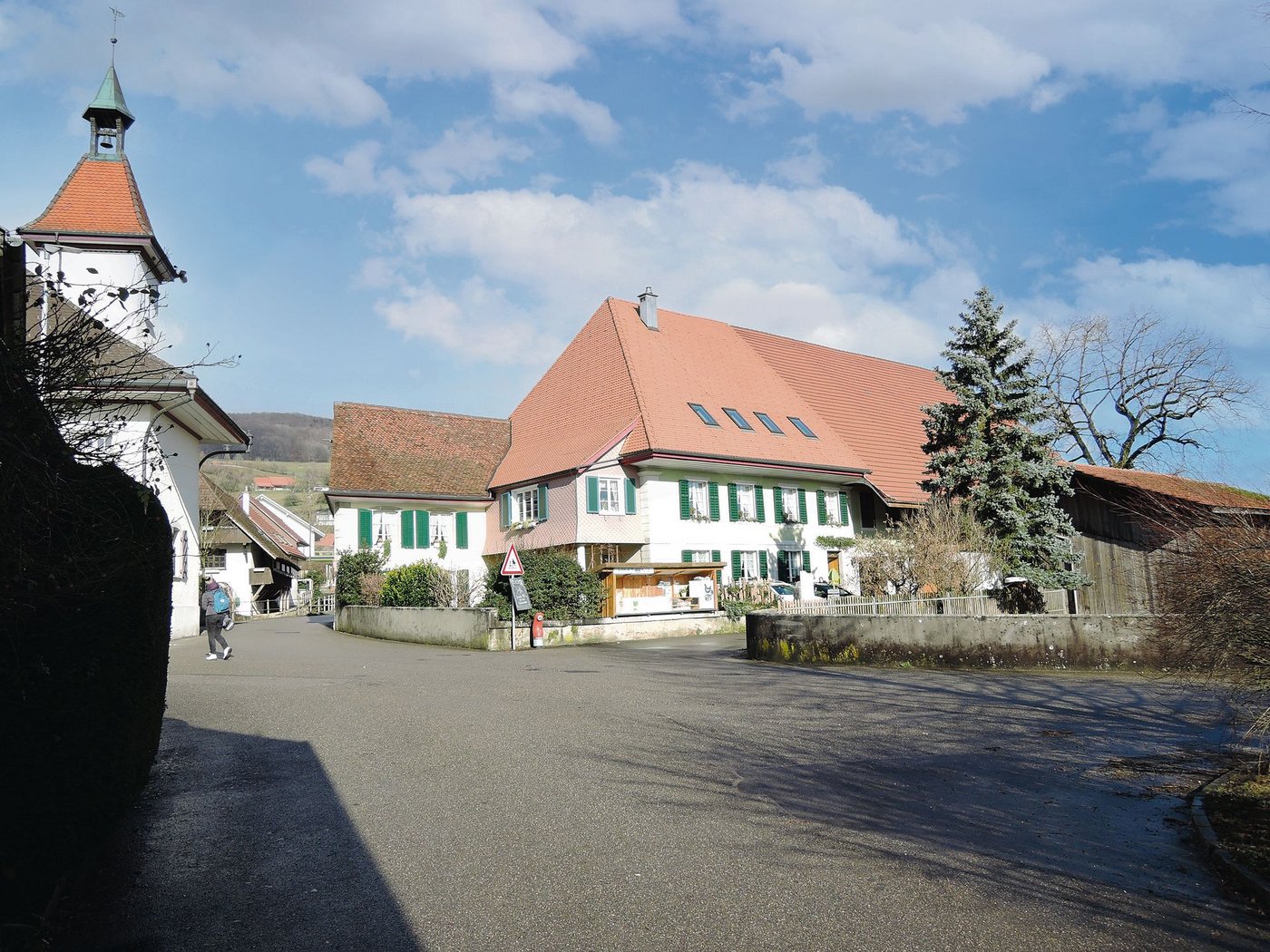 Attiswil, Dorfstrasse 4, Vielzweckbauernhaus aus demJahre 1838. (Bild Schweizerische Bauernhausforschung)