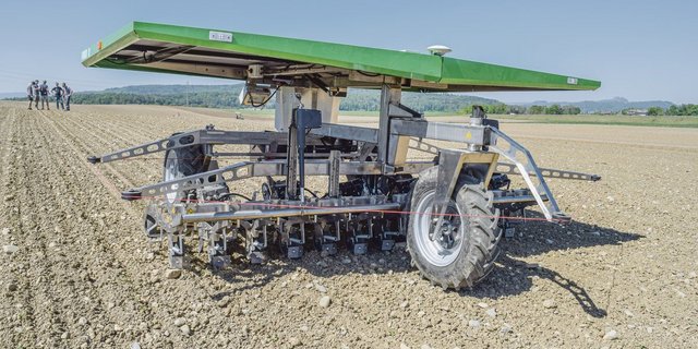 Zwei solche Feldroboter waren dieses Jahr in der Schweiz im Einsatz. (Bild Stefanie Giger)