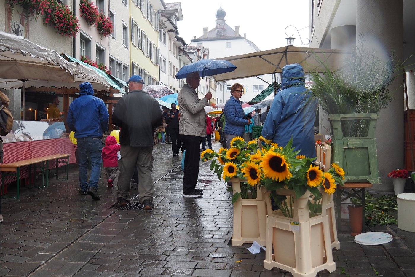 Die Altstadt bietet eine stimmige Kulisse für den grossen Bauernmarkt.