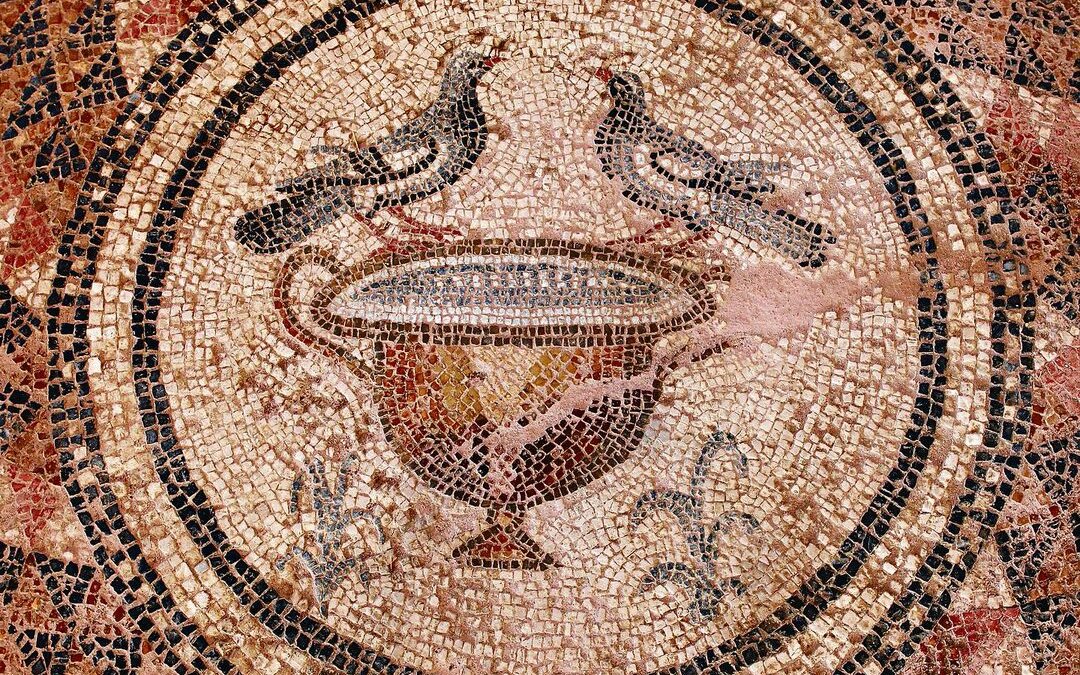 Auf dem römischen Mosaik in Antandrus in der Türkei sind Tauben darstellt. Die Anfänge der Taubenzucht reichen weit zurück. 
