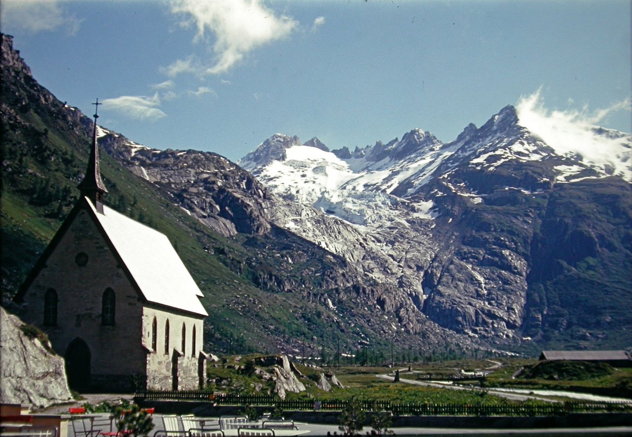 Der Rohnegletscher 1974. (Bild Anidaat/Wikimedia)