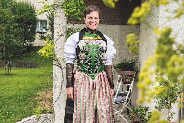 Elena Kaiser in ihrer Nidwaldner-Festtagstracht. (Foto: Marion Nitsch)