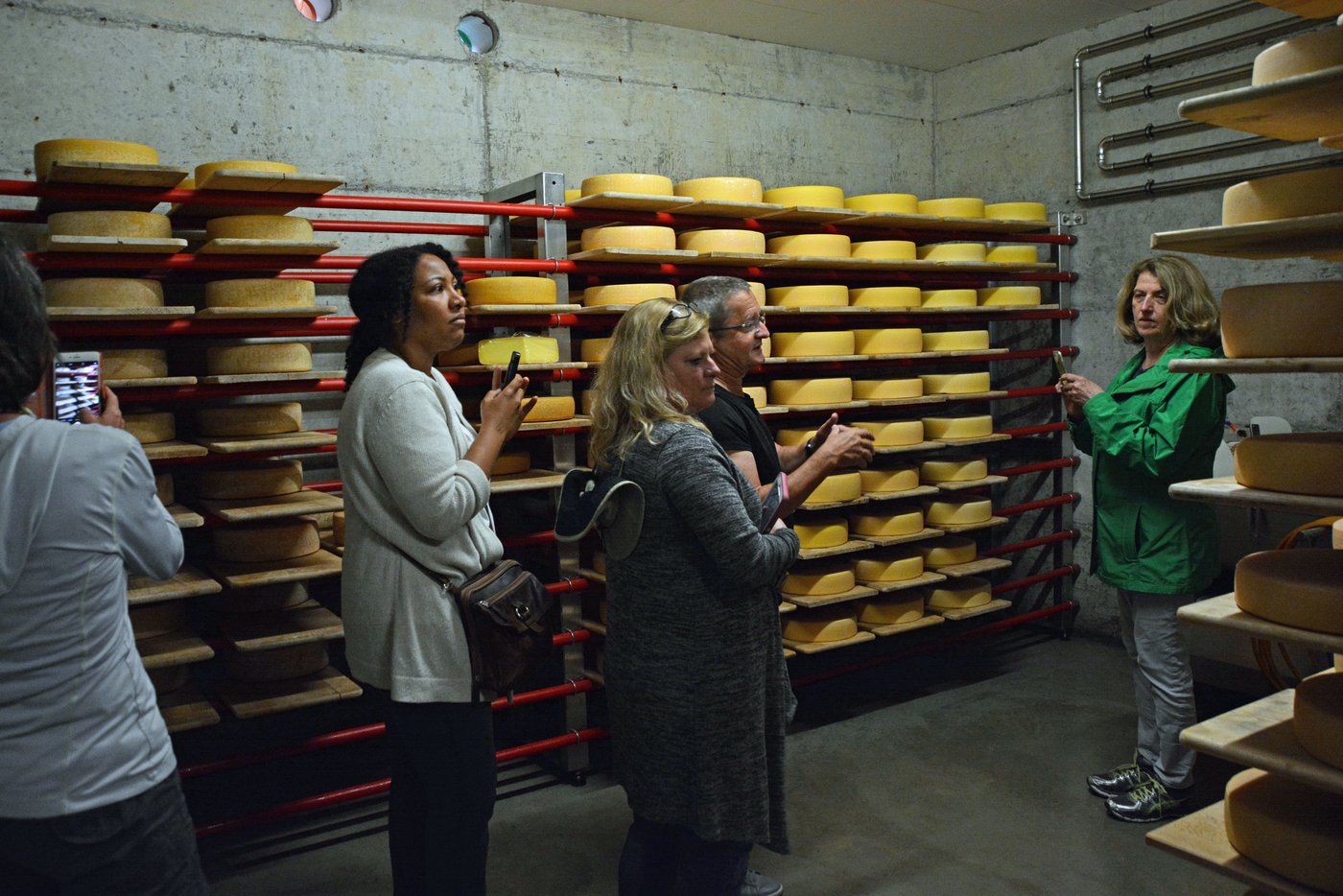 Im Käsekeller gibt es ein "Wiedersehen" mit dem bereits bekannten Alpkäse.