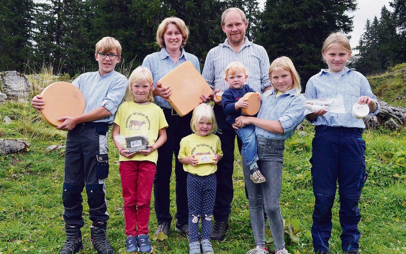Mit dabei am Muotathaler Alpchäsmärcht: Familie Betschart bewirtschaftet die Alp Unter Roggenloch an der Pragelpassstrasse und stellt jährlich rund 1,7 Tonnen Bio-Alpkäse her. 