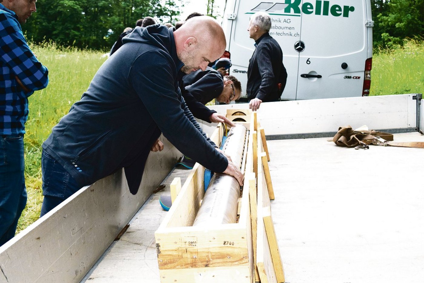 Besichtigung des Pumpsystems bei der Trafo-Station am Rhein.