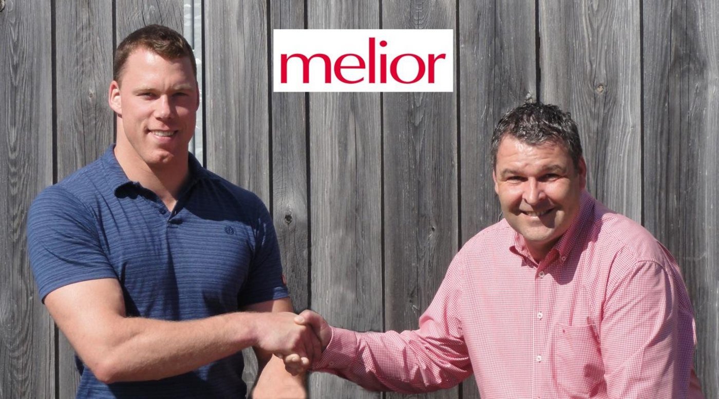 Schwingerkönig Matthias Sempach (links) zusammen mit Melior-Geschäftsführer Hansueli Christen. (Bild: zVg)