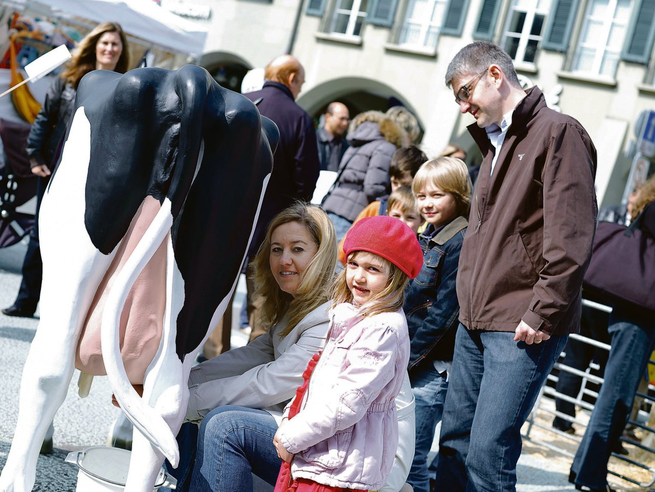 Der Tag der Schweizer Milch – hier eine Szene aus dem Jahr 2010: Begegnungsplattform mit durchzogener Erfolgsbilanz.(Bild zVg)