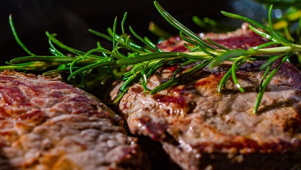 Im Vergleich zum Jahr 2017 sind die Fleischpreise in der Schweiz um 4 Prozent gesunken. (Bild Pixabay)