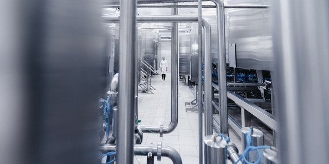 Milch-Tanks in der Milch-Industrie (Symbolbild)