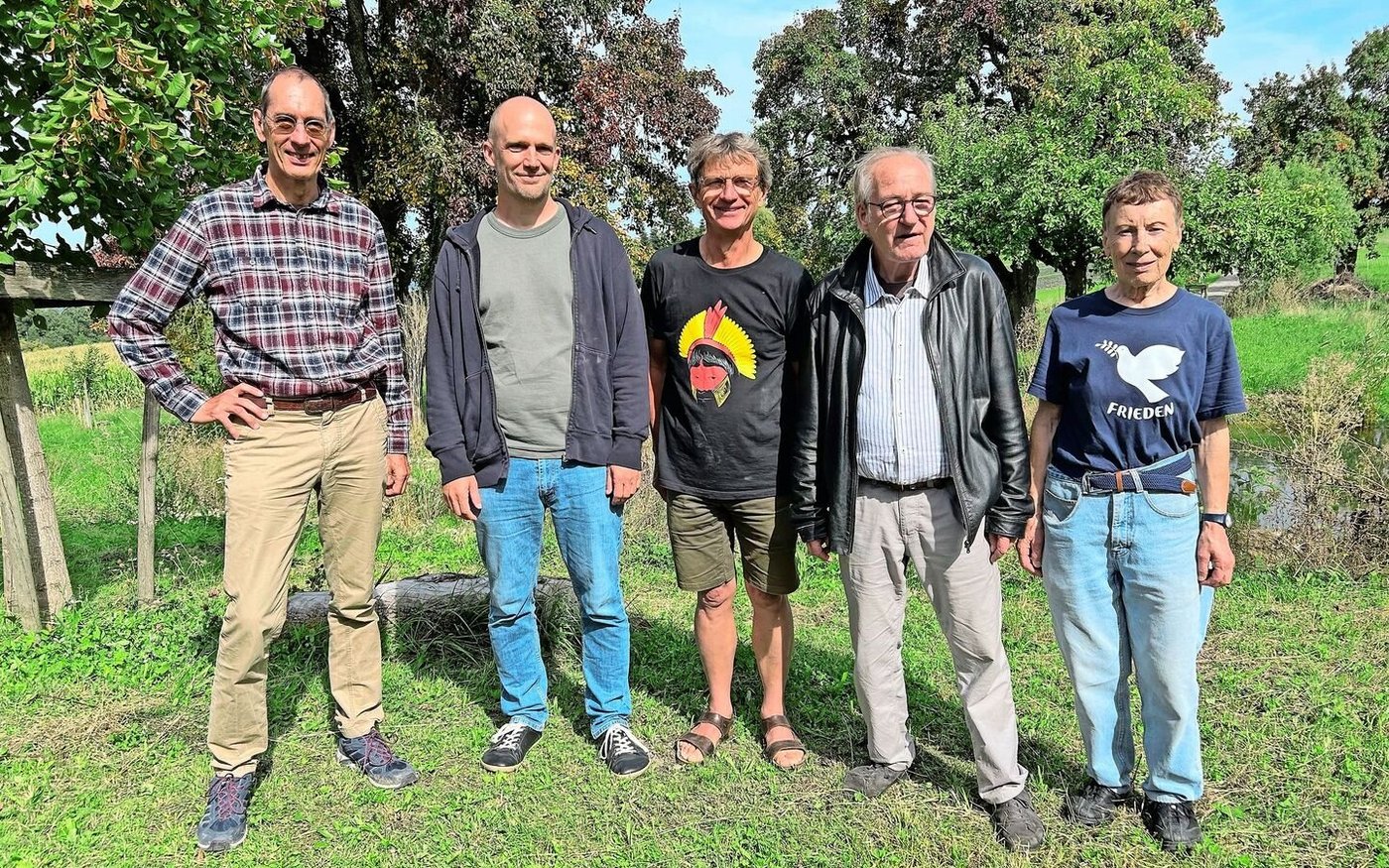 Florian Klingel (zweiter von links) und die Vorstandsmitglieder (v.l.n.r.) Beat Müller, Karl Heuberger (Mitte), Reginald Langford, Anita Vollenweider 