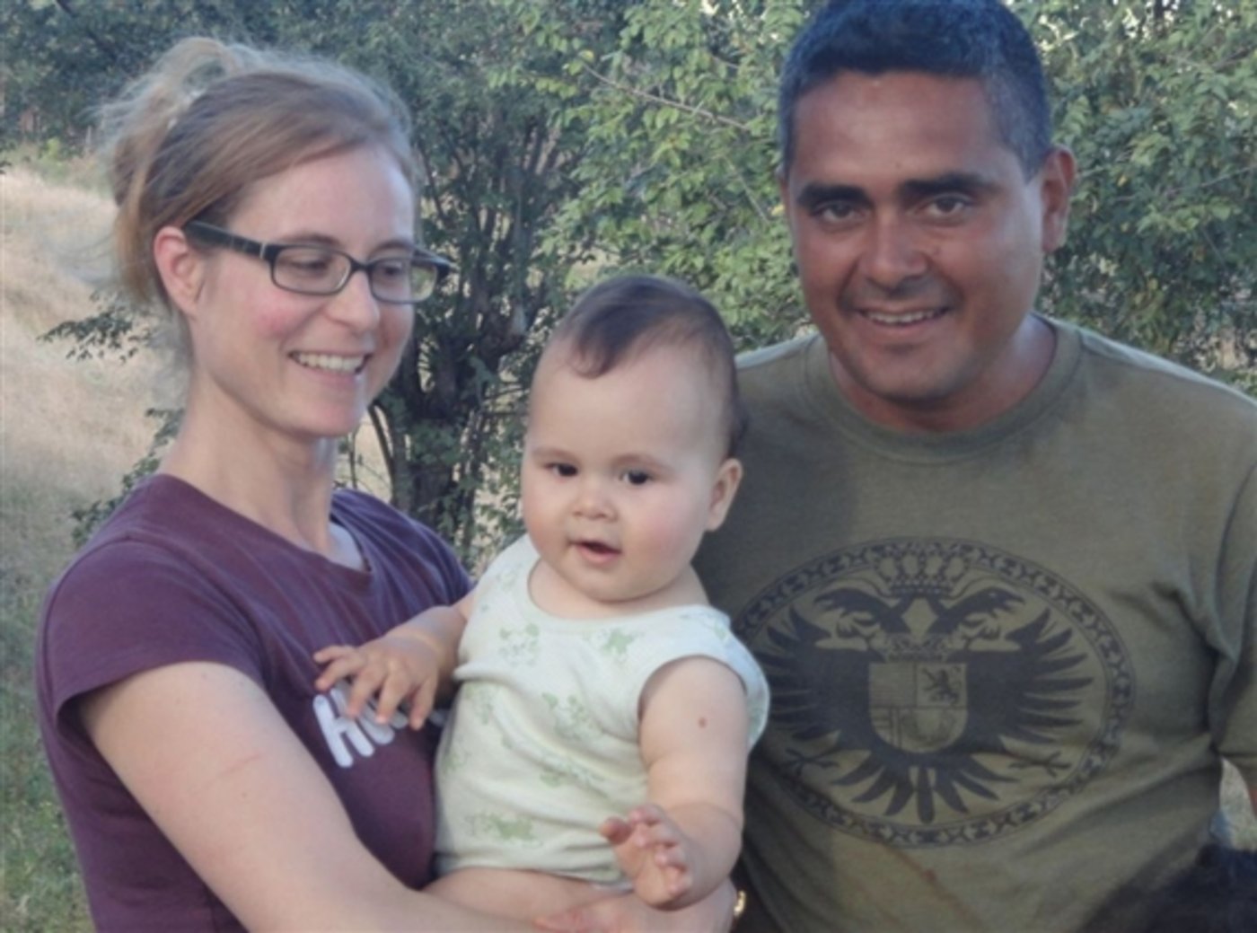 Mirka Lötscher mit Ehemann Jaime und Sohn Dario. (Bild: zVg) 