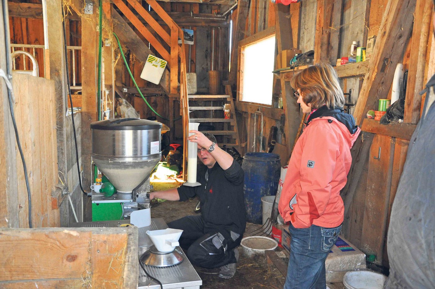 Die korrekte Einstellung des Automaten ist sehr wichtig, so wird kontrolliert, ob denn auch die eingestellte Pulvermenge abgemessen wird.