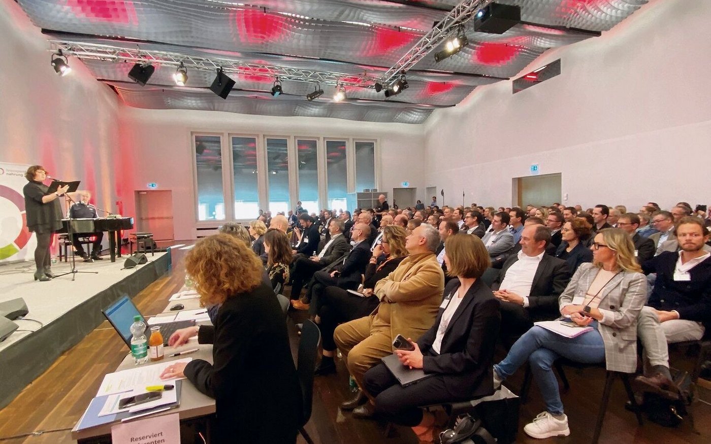 Patti Basler und Philippe Kuhn sorgten für musikalisch-knackige Zusammenfassungen des Geschehens. 