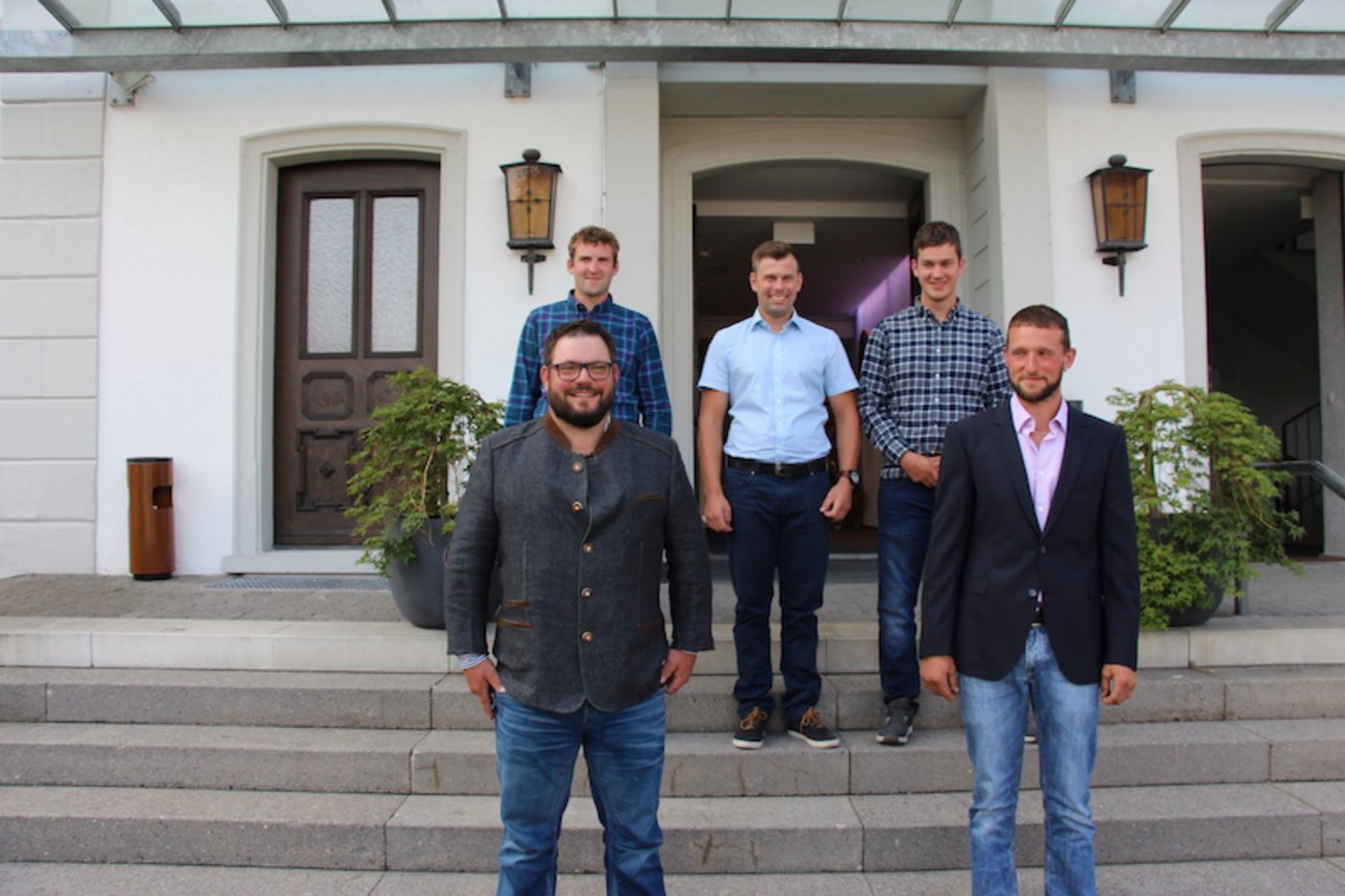 Fünf Diplomanden vom Plantahof konnten in Einsiedeln feier. (Bild Agriprof)