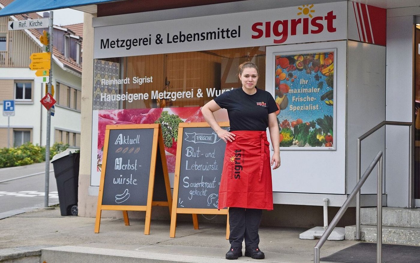 Bei der Metzgerei Sigrist hat Leandra Schweizer die Lehre gemacht und arbeitet heute noch dort.