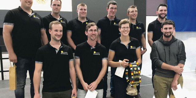 Die neuen Meister Landwirtschaft nahmen ihr Diplom in Empfang. Die einzige Frau: Janine Brunner – sie strahlte am meisten, hat sie doch die Bestnote erreicht. 