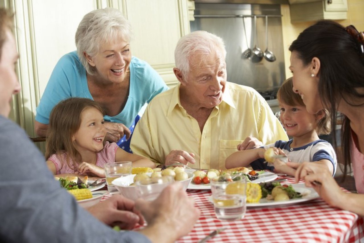 Damit eine Generationengemeinschaft funktioniert, sollten Entscheidungen immer zusammen gefällt werden. (Bild Fotolia)