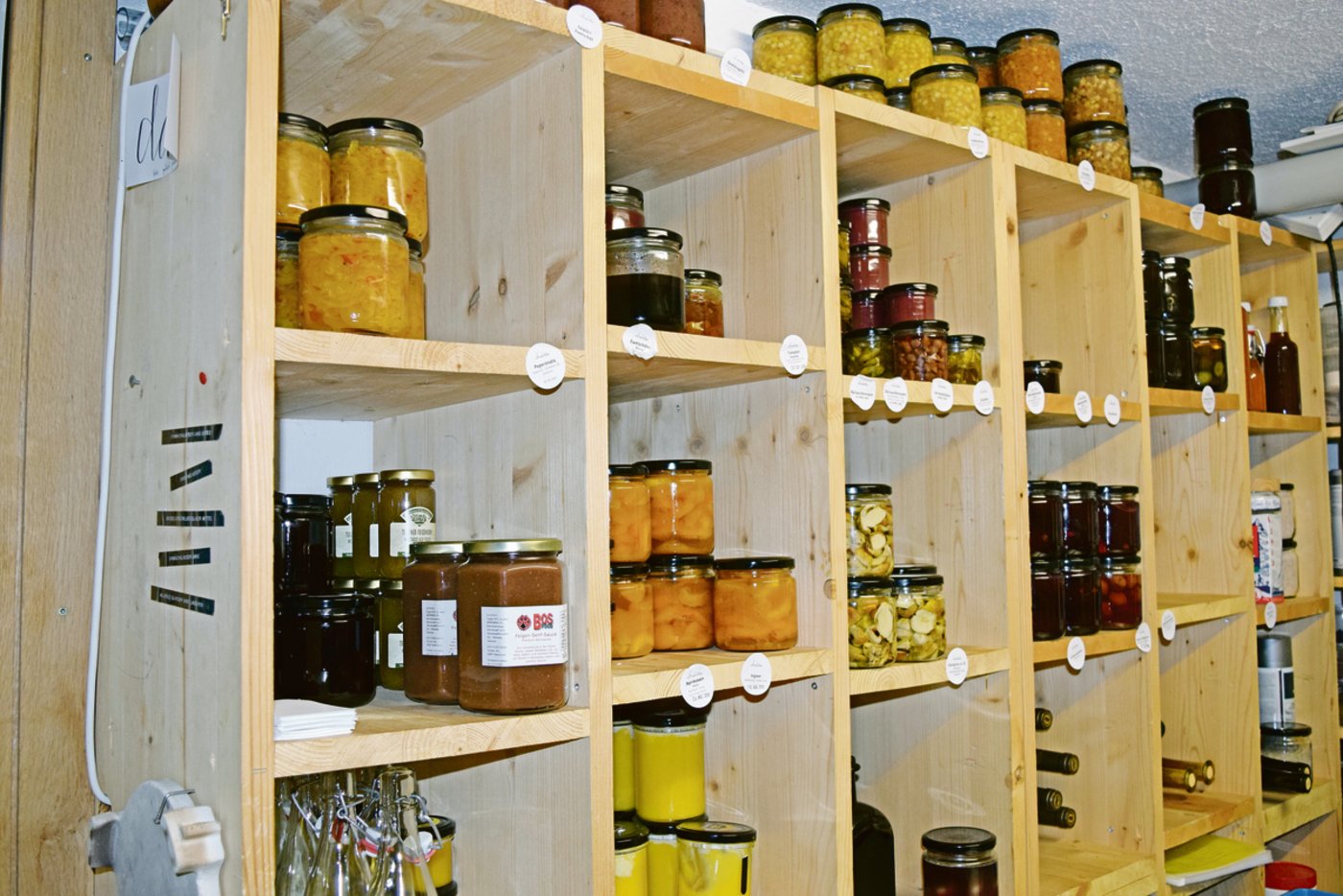 Im Scalottas werden viele Produkte eingemacht und sind so über eine längere Zeit auf der Speisekarte zu finden.