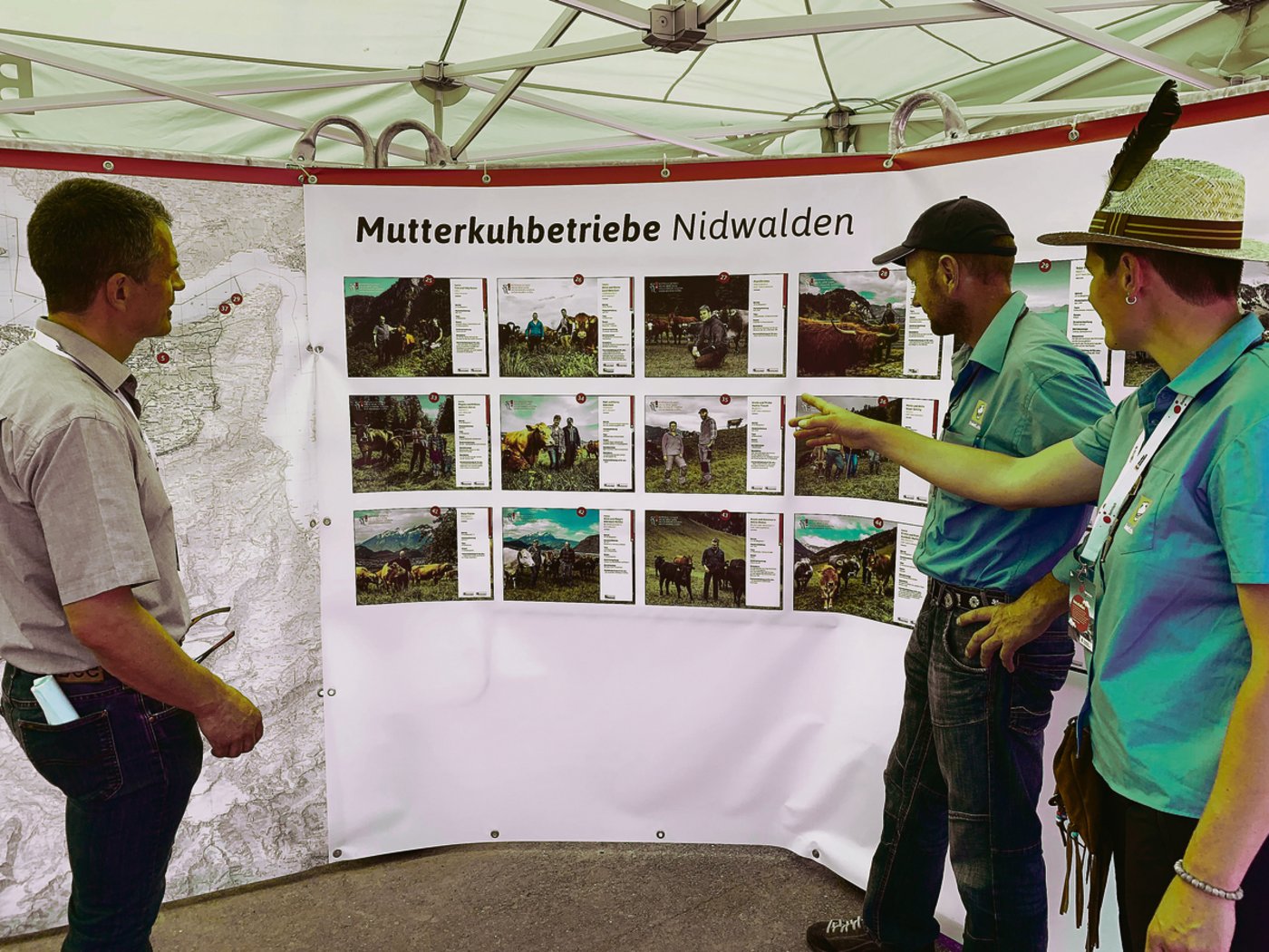 Urs Schmied, Rassenexperte, OK-Beef Präsident Richi Barmettler mit Frau Monika, welche für perfekte Dekoration sorgte (v.l.).