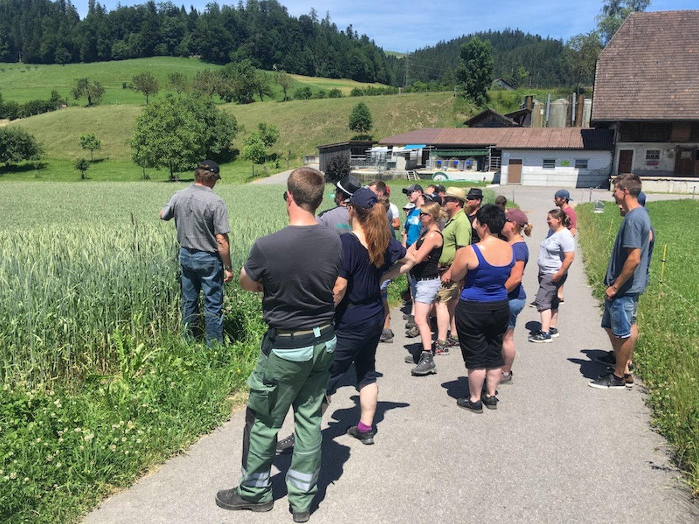 Absolventinnen und Absolventen des Nebenerwerbskurses kommen aus den verschiedensten Berufen und bringen bereits Berufserfahrung in der Landwirtschaft mit. (Bild Inforama)