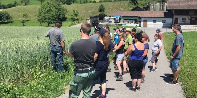 Absolventinnen und Absolventen des Nebenerwerbskurses kommen aus den verschiedensten Berufen und bringen bereits Berufserfahrung in der Landwirtschaft mit. (Bild Inforama)