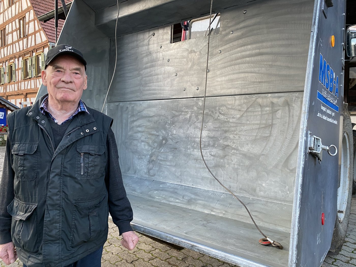Ernst Hermann Maier ist der Pionier der Weideschlachtung. Bereits 1986 begann sein Kampf um das Wohl seiner Tiere: «Sie haben ein glückliches Leben und einen Tod ohne Angst und Stress verdient.» (Bilder Katrin Erfurt) 