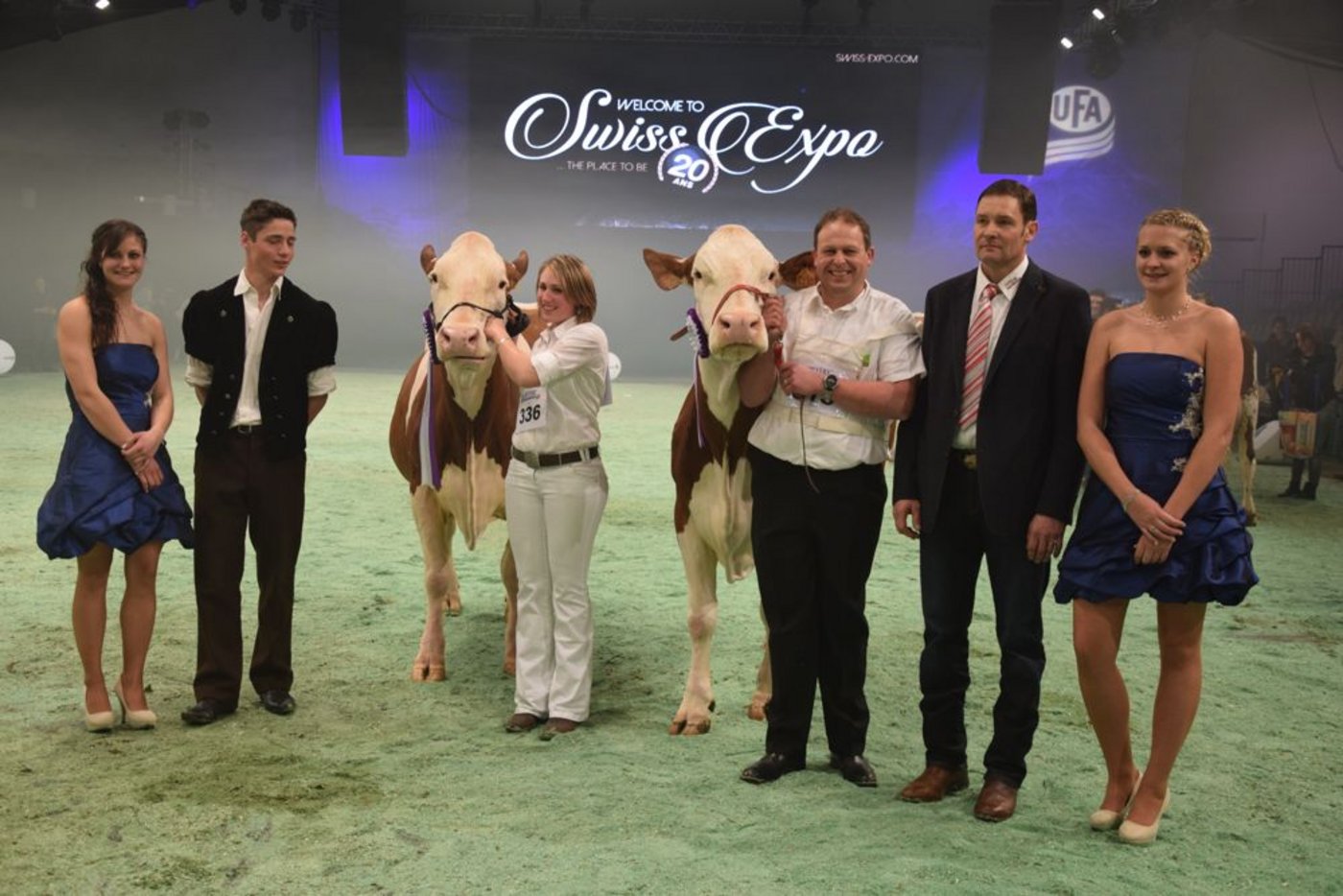 Die Grand-Champion Urbaniste Galette (links), André und Sophie Croisier, Gimel und die Reserve-Champion Urbaniste Cat Haida, Fonadion Sonnenhof, Bischwiller (Frankreich). (Bilder Peter Fankhauser)