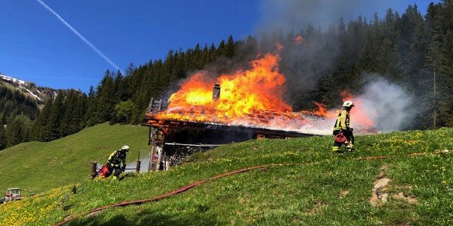 Die Alphütte wurde komplett zerstört. (Bild: Kantonspolizei Bern)