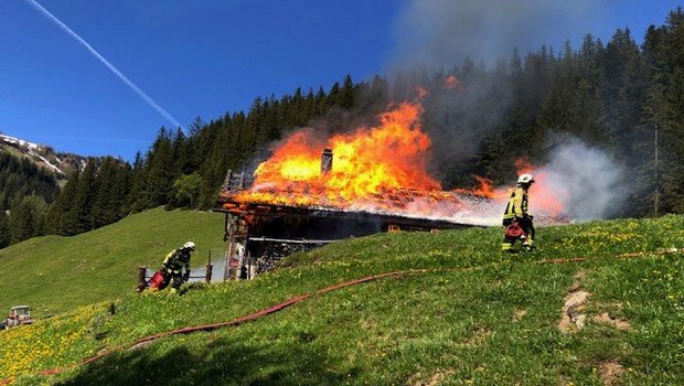 Die Alphütte wurde komplett zerstört. (Bild: Kantonspolizei Bern)