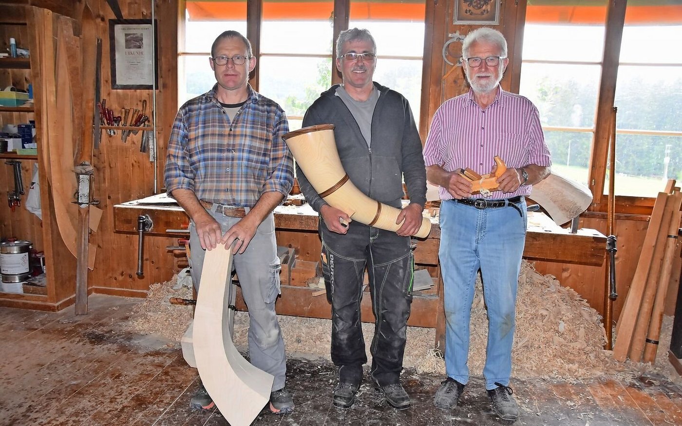 Sie sind auf dem Knubel in der Werkstatt anzutreffen: Roland Schenk, Walter und sein Vater Hansruedi Bachmann (v. l. n. r.). 
