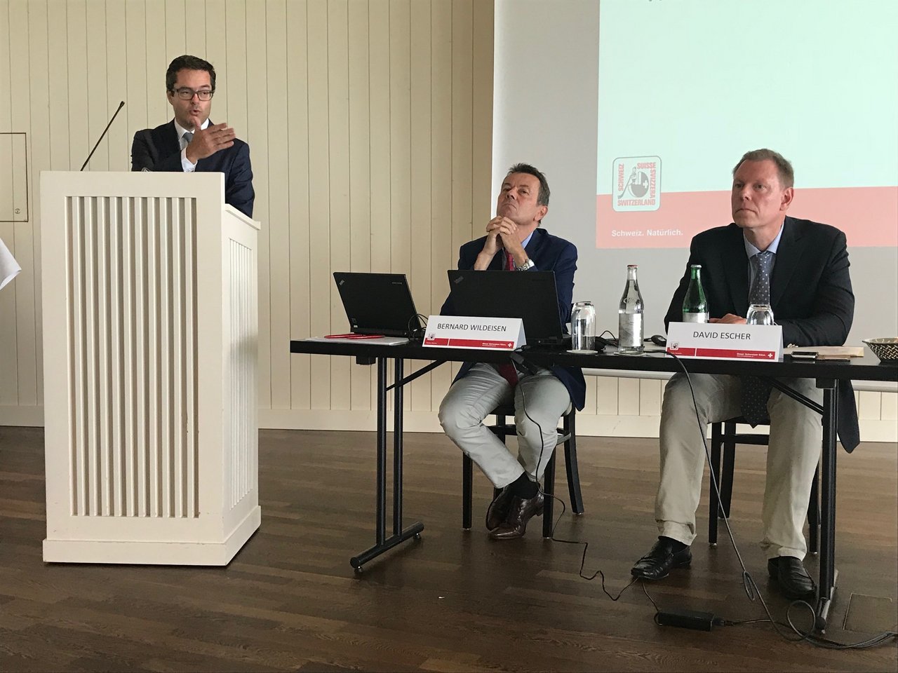 "Die Schweiz kann sich keinen Stillstand leisten": SCM-Präsident Lorenz Hirt, Finanzchef Bernard Wildeisen und Direktor David Escher (v.l.). (Bild akr) 