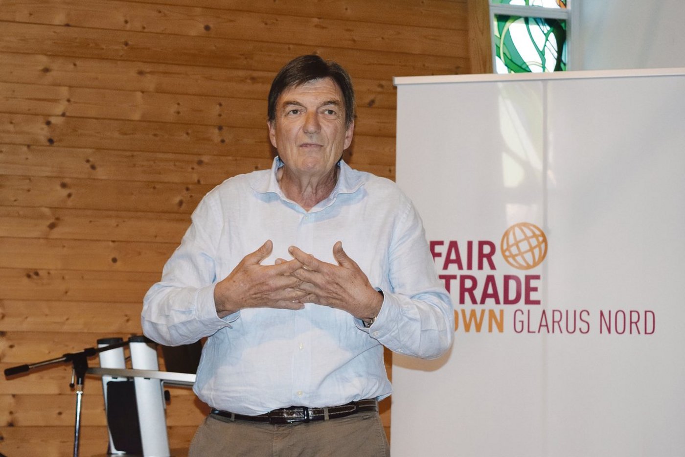 Einer der Hauptprotagonisten im Film «Fairtraders» ist Patrick Hohmann. Er stand dem Publikum nach dem Film Red und Antwort zu seinen Tätigkeiten. (Bild Stefanie Giger)