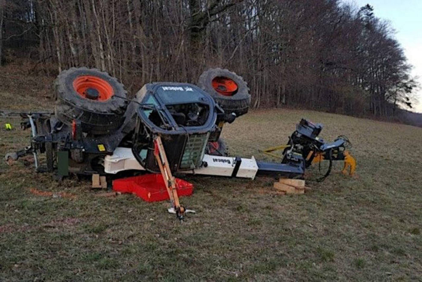 Der verunfallte Landwirt war mit Holzarbeiten beschäftigt. (Bild Kantonspolizei Solothurn) 