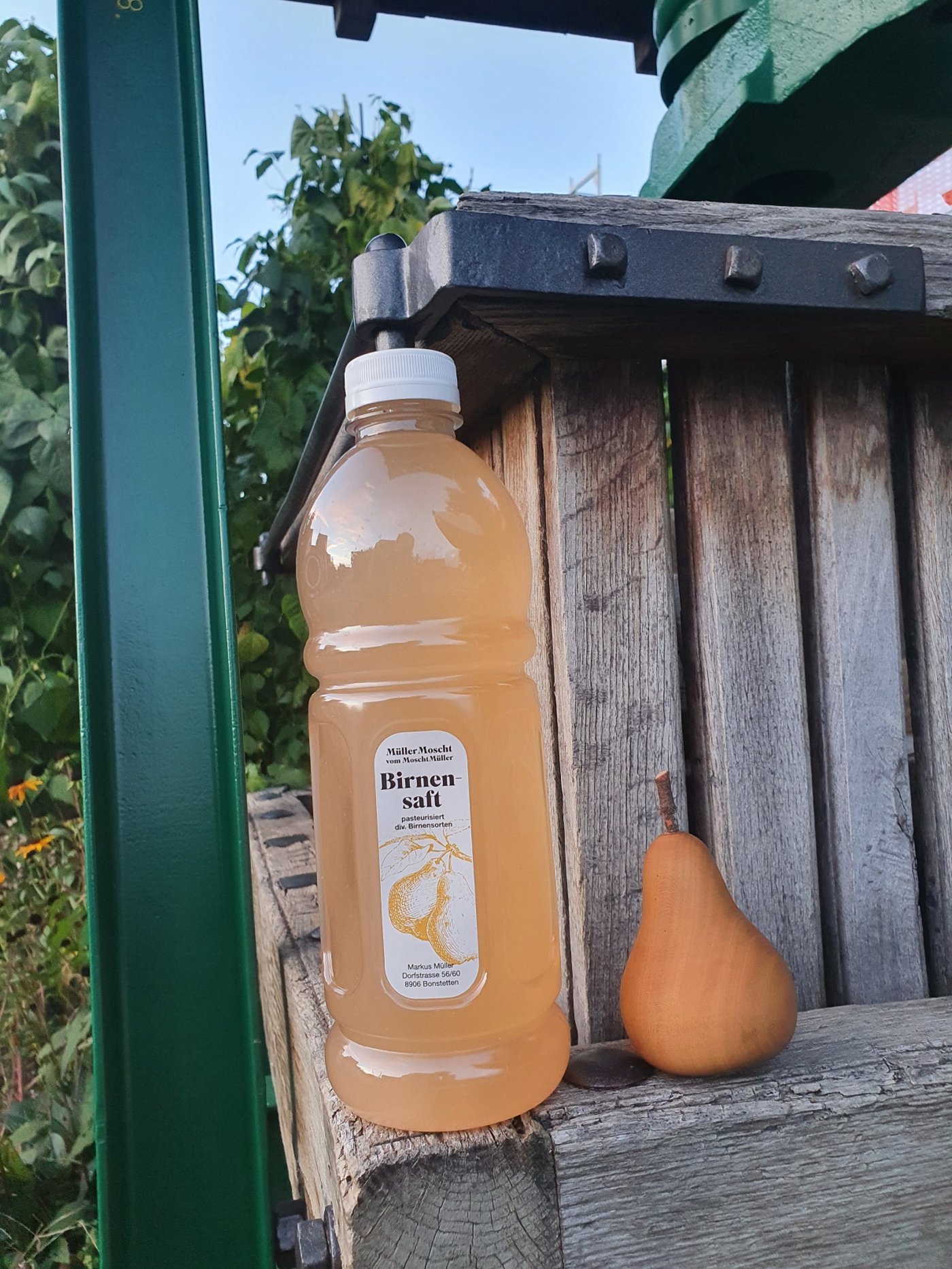 Nicht nur der Birnensaft, sondern auch die Etikette der PET-Flasche erhielt einen Preis. (Bild mue) 