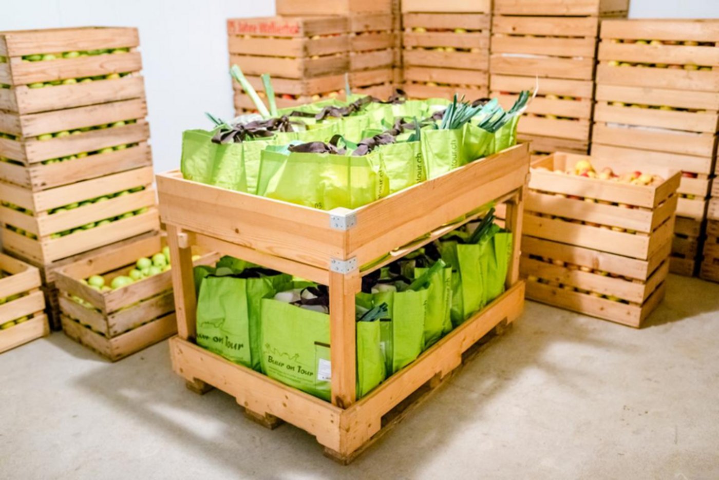 Die grasgrüne Tasche ist sofort erkennbar. (Bild zVg)