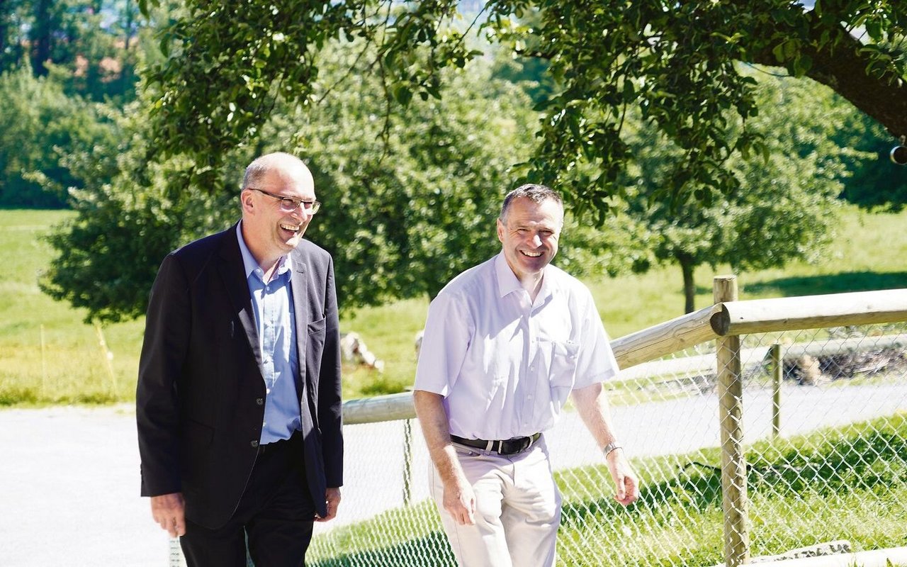 Sie haben erfolgreich viele Abstimmungskämpfe geführt und hatten darob gut lachen: Urs Schneider (rechts) mit dem höchsten Bauern, Markus Ritter.