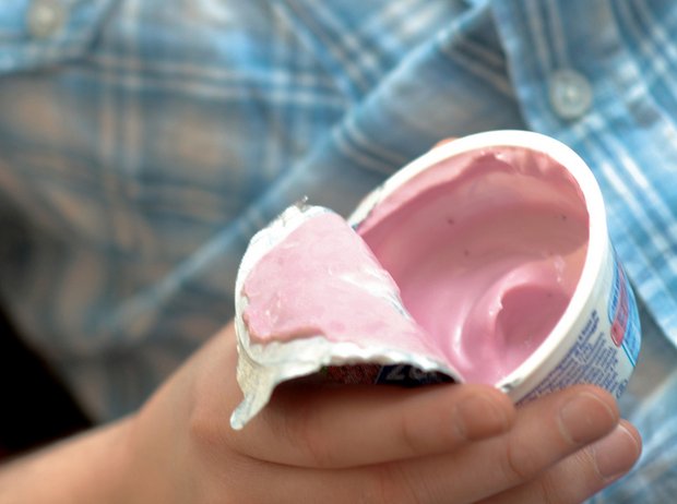 Die Schweizerinnen und Schweizer essen heute nur noch gut 16 Kilo Joghurt jährlich. (Bild swissmilk).