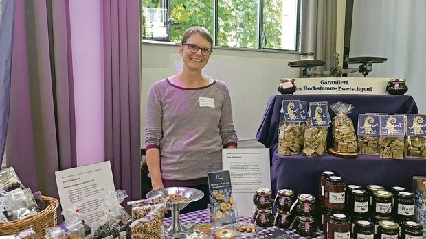 Die künftige Posamen Die künftige Posamenter-Geschäftsführerin Bettina Aeberli präsentiert die Hochstammprodukte aus dem Oberbaselbiet in der ganzen Schweiz. Hinter ihnen steckt viel Handarbeit.