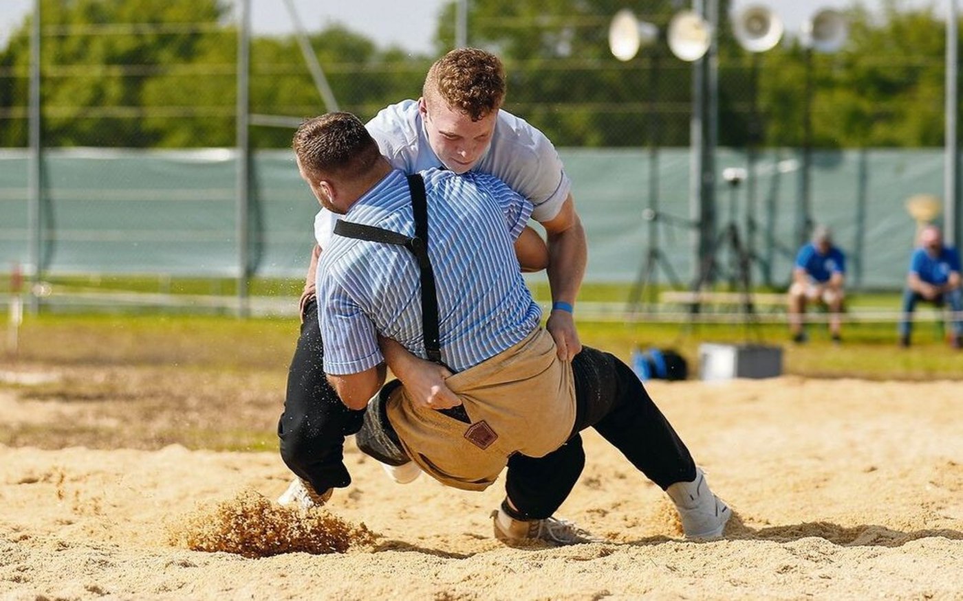 Der Lieblingsschwung von Remo Rutsch (hinten) ist der Kurz. Dass er diesen Schwung gut und gerne anwendet, bekam vergangenes Jahr in Täuffelen auch sein Gegner Fabrice Pürro zu spüren.   