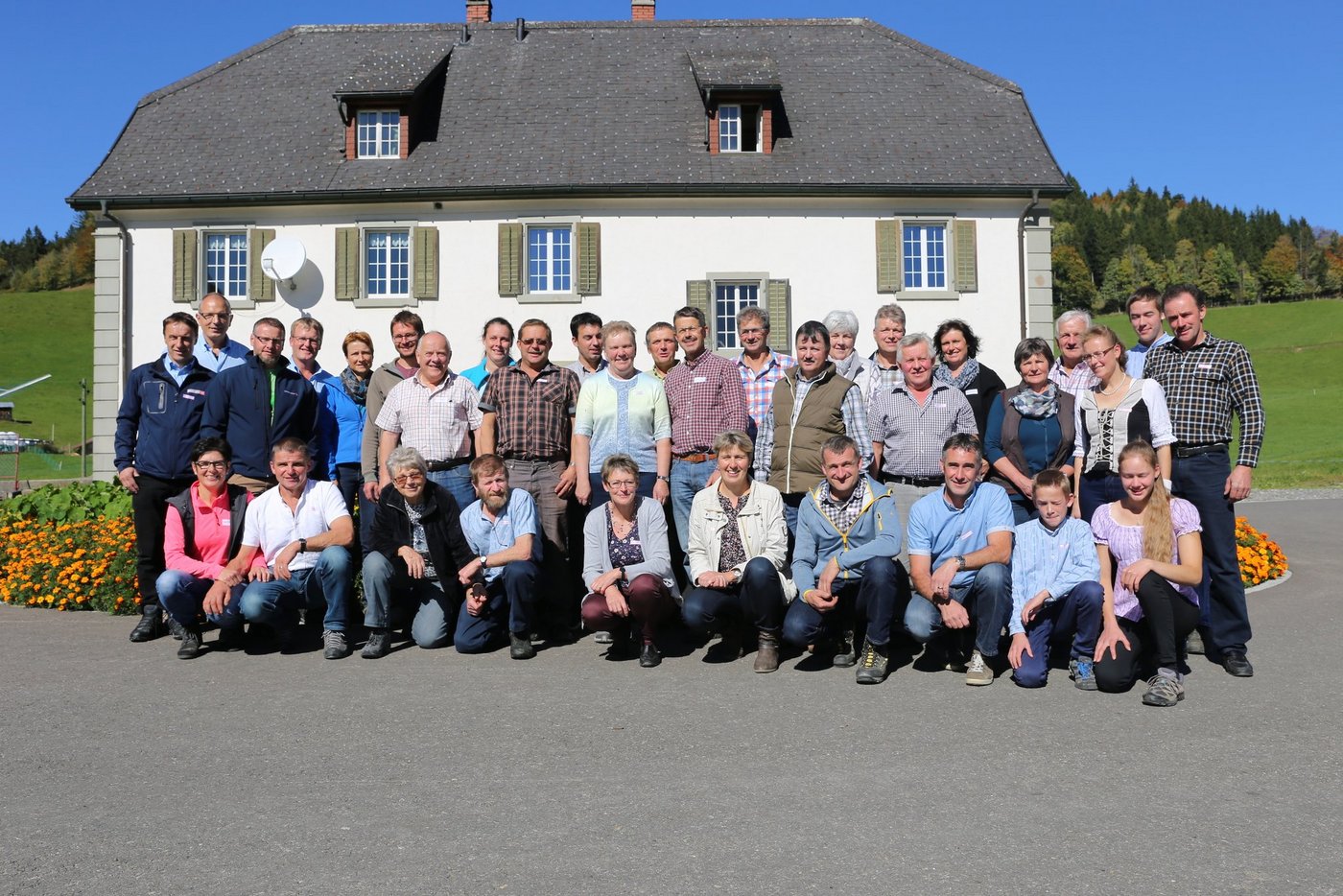 Auf dem Betrieb von Katharina und Peter Kälin in Egg wurden die erfolgreichsten Herdenprofis von Braunvieh Schweiz geehrt. (Bilder Reto Betschart)