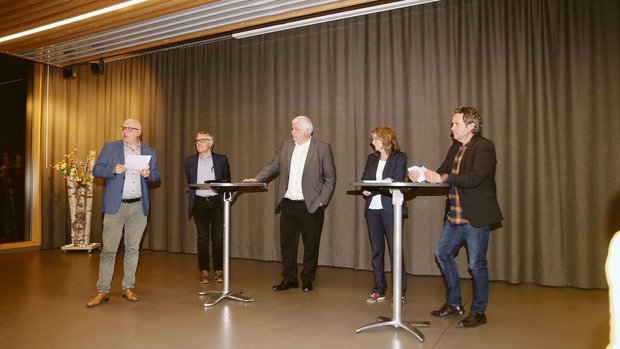 Diskutierten unter Leitung von Augustin Mettler (links) über das Thema Raumplanung (von rechts): Vendelin Coray, Geschäftsführer Schwyz Tourismus, Barbara Jud von Espace Suisse, Ständerat Othmar Reichmuth und Baptist Lottenbach, Gemeinderat Weggis.