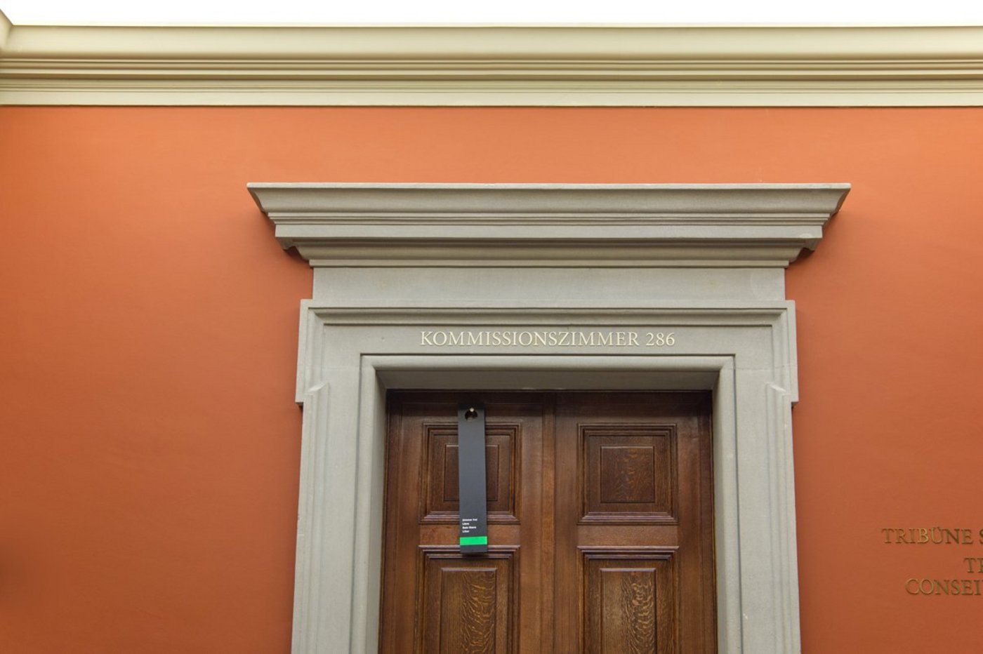 Hinter den Türen der Kommissionszimmer werden die (agrar-)politischen Nägel eingeschlagen. (Bild pd)