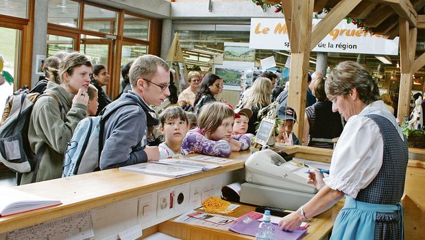 Wegen der Pandemie-Situation ging die Besucherzahl in der Gruyère-Schaukäserei stark zurück. Dennoch soll am geplanten Neubau festgehalten werden. (Bild Archiv fo)