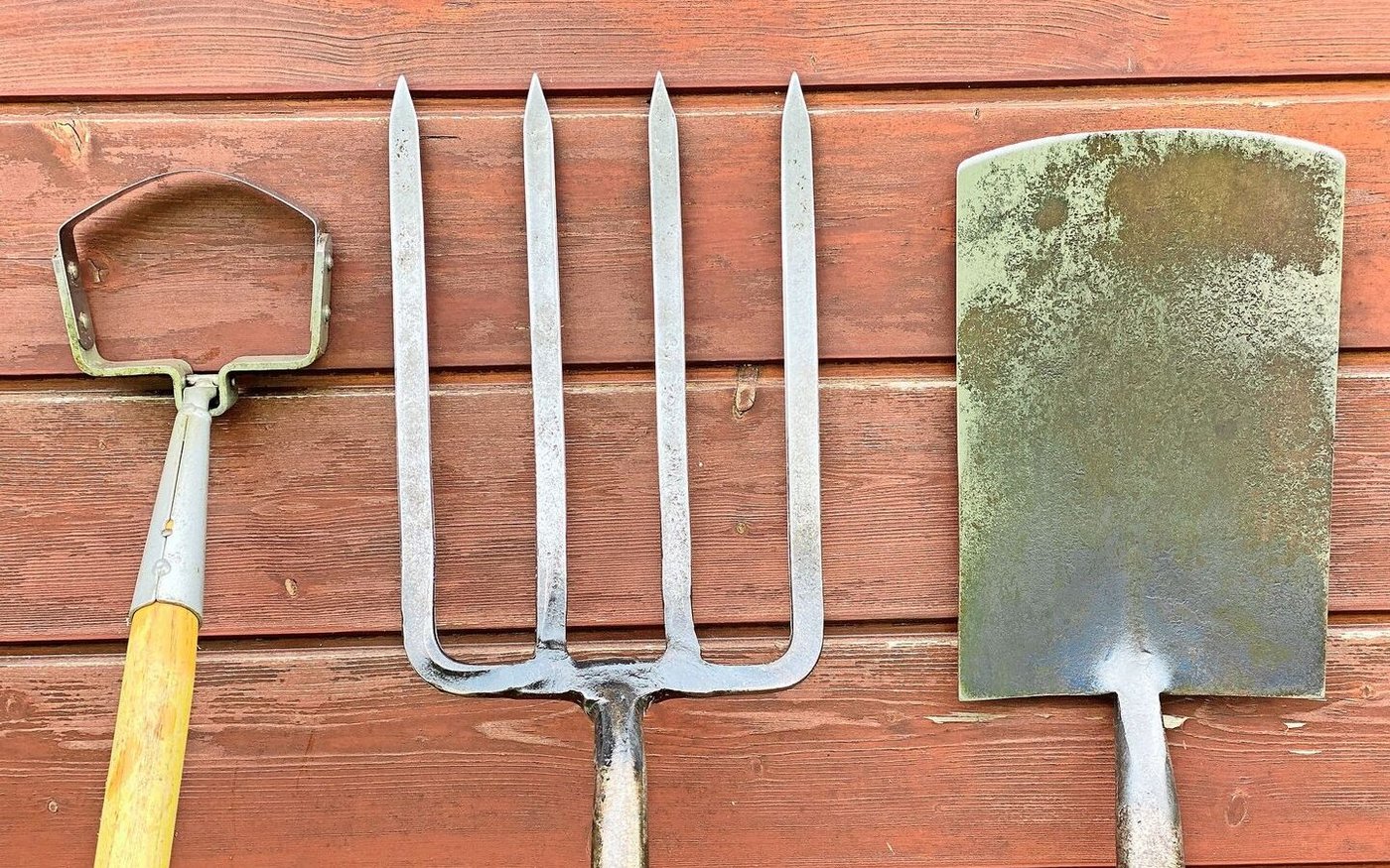 Es braucht weder eine Riesenauswahl an Garten-Werkzeugen noch müssen sie dem neusten Trend entsprechen. Doch sie sollten gut in der Hand liegen.