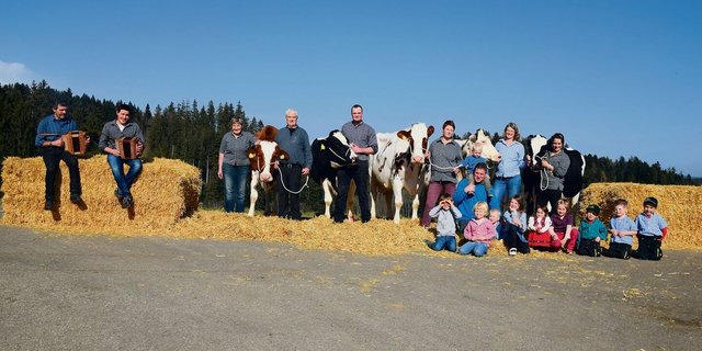 Ein eindrückliches Gruppenfoto: die fünf 100 000er-Kühe Mr Burns Wachtel, Mr Burns Whitney, Savard Walora, Blitz Zodessa und Blitz Zibona (v. l. n. r.).