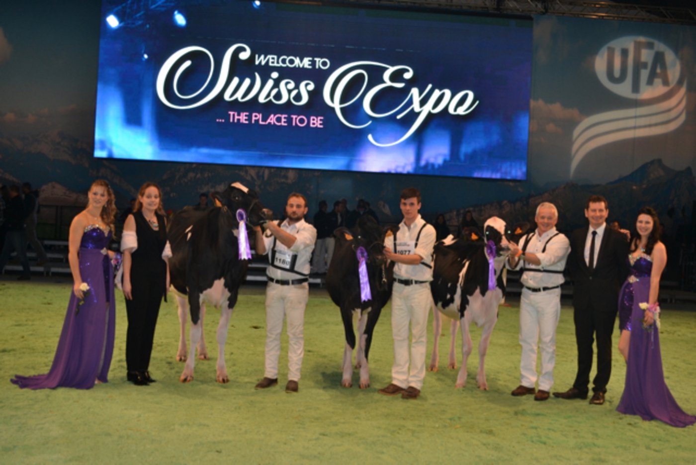 ( v.r.n.l.) Junior Champion Wahl: Siegerin Bel Doorman Zita, Allevamento Beltramino, Italien  Reserve Junior Champion: Agrilat Golddust Loreen ET, Fratelli Franzetti/ A. Locatelli/ Tjr Portea (Italien)  Honorable Mention: Magnolia Sammy Vrena, All. La Magnolia, Tjr Portea, Venaria (Italien).